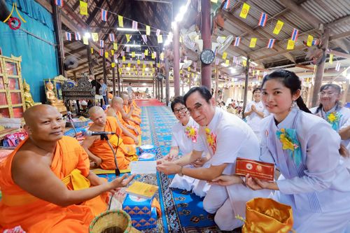 ภาพ No.275722:วันที่ 5 พฤศจิกายน พ.ศ. 2568 พิธีทอดกฐินสามัคคีทั่วไทย ณ วัดดอนหว้า (พิกุลทอง) อ.บ้านลาด จ.เพชรบุรี โดยคณะศิษยานุศิษย์ บูชาธรรม 81 ปี หลวงพ่อธัมมชโย