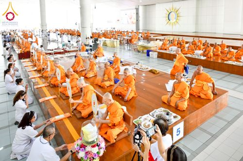 ภาพ No.217111:วันเสาร์ที่ 12 เมษายน พ.ศ. 2568 พิธีบุพเปตพลี ครั้งที่ 162 ร่วมอุทิศบุญแด่หมู่ญาติที่ล่วงลับไปแล้ว และพิธีถวายภัตตาหารเมนูสวรรค์ ณ หอฉันคุณยายอาจารย์ฯ วัดพระธรรมกาย