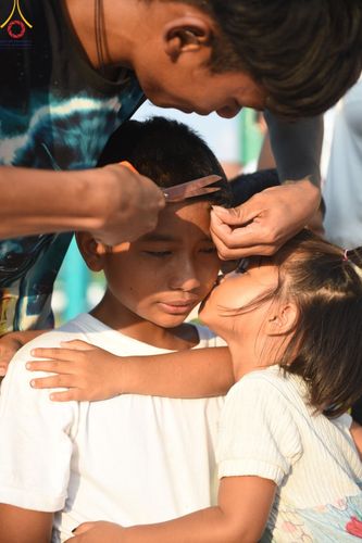 ภาพ No.133198:พิธีตัดปอยผม ธรรมทายาท โครงการสามเณรฟื้นฟูพระพุทธศาสนาทั่วไทย ณ ศูนย์ปฏิบัติธรรมวิหารแดง ตำบลเจริญธรรม อำเภอวิหารแดง จ.สระบุรี  วันที่ 31  มีนาคม พ.ศ. 2567