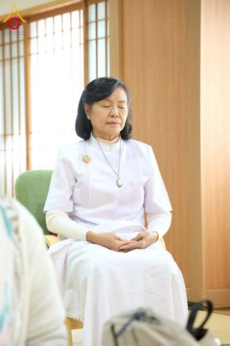 ภาพ No.213418:วันอาทิตย์ที่ 16 มีนาคม พ.ศ. 2568 พิธีบุพเปตพลี, ถวายภัตตาหาร, ปล่อยปลา วัดพระธรรมกายคานากาว่า ประเทศญี่ปุ่น