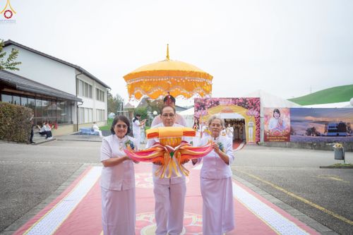 ภาพ No.256025:วันที่ 12 ตุลาคม พ.ศ. 2568 พิธีทอดกฐินวัดพระธรรมกายสวิตเซอร์แลนด์  ณ หอประชุมโรงเรียน Obergoldbach เมือง Bern ประเทศสวิตเซอร์แลนด์