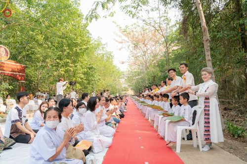 ภาพ No.135034: พิธีบรรพชาสามเณร  พิธีตักบาตรฉลองสามเณรใหม่ วันที่ 1 เมษายน พ.ศ.2567 ในโครงการบรรพชาสามเณรฟื้นฟูพระพุทธศาสนาทั่วไทย ณ ศูนย์ปฏิบัติธรรมแก้วเมืองเลย