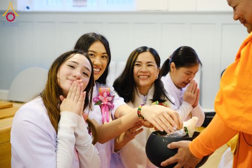 ภาพ No.172153:พิธีทอดกฐิน วัดพระธรรมกายสก็อตแลนด์ บูชาธรรม 80 ปี หลวงพ่อธัมมชโย โดยคณะศิษยานุศิษย์วัดพระธรรมกาย วันที่ 25 ตุลาคม พ.ศ. 2567