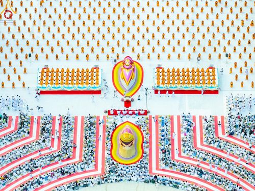 ภาพ No.192942:พิธีตักบาตรพระธรรมยาตรา ณ อนุสรณ์สถานคลองบางนางแท่น อ.สามพราน จ.นครปฐม ในโครงการธรรมยาตรา กตัญญูบูชา มหาปูชนียาจารย์ พระมงคลเทพมุนี(สด จนฺทสโร) พระผู้ปราบมาร อนุสรณ์สถาน 7 แห่ง ปีที่ 13 วันที่ 11 มกราคม พ.ศ.2568