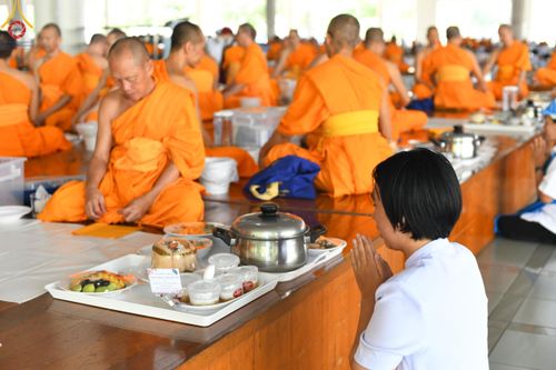 ภาพ No.168667:พิธีถวายภัตตาหารเมนูสวรรค์ ณ หอฉันคุณยายอาจารย์ วัดพระธรรมกาย ในวันเสาร์ที่ 9 พฤศจิกายน พ.ศ. 2567