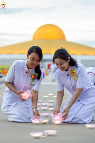 ภาพ No.240963:วันพุธที่ 27 สิงหาคม พ.ศ. 2568 พิธีจุดประทีป ในวันธรรมชัย ณ วัดพระธรรมกาย