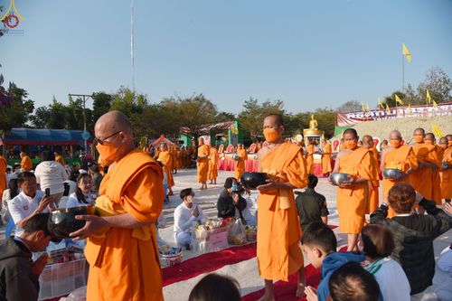 ภาพ No.75691:พิธีเจริญพระพุทธมนต์ และ ตักบาตรพระ 1,111 รูป  บำเพ็ญกุศลเพื่อถวายพระพรชัยมงคลแด่  สมเด็จพระเจ้าลูกเธอ เจ้าฟ้าพัชรกิติยาภา นเรนทิราเทพยวดี กรมหลวงราชสาริณีสิริพัชร มหาวัชรราชธิดา วันเสาร์ที่ 11 กุมภาพันธ์ พ.ศ. 2566 ณ วัดห้วยตองสัก อ.จอมทอง จ.เชียงใหม่