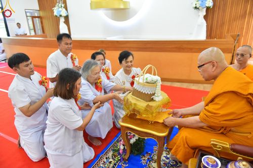 ภาพ No.132455:พิธีถวายมหาสังฆทานจันทบุรี 132 วัด บูชาธรรม 80 ปี หลวงพ่อธัมมชโย วันจันทร์ที่ 25 มีนาคม พ.ศ. 2567 ณ ศูนย์ปฏิบัติธรรมจันทบุรี