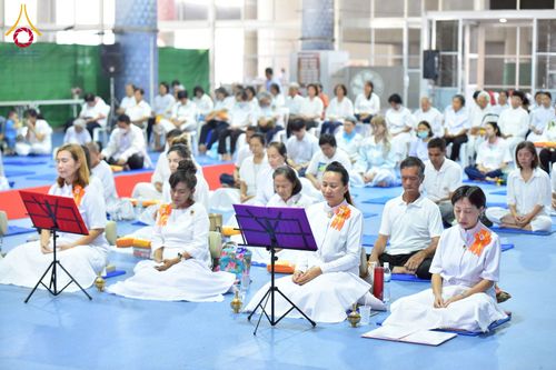 ภาพ No.238081:วันอังคารที่ 12 สิงหาคม พ.ศ. 2568 กิจกรรมวันแม่แห่งชาติ พิธีเปิดห้องปฎิบัติธรรม "กลางใส ใจสว่าง" (World Inner Peace Meditation Room) พิธีลูกกราบคุณแม่-คุณพ่อ พิธีทอดผ้าป่ากองทุนเลี้ยงพระ&กฐิน 30,000 วัด(บูชาธรรมหลวงพ่อ) พิธีไถ่โคท้อง 2 ตัว  ณ วิหารคด 2 ว