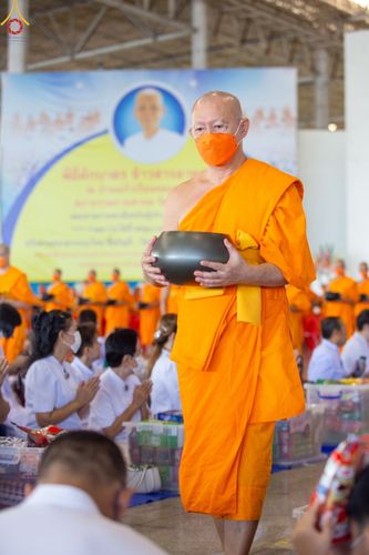 ภาพ No.86823:พิธีตักบาตร , พิธีบูชาข้าวพระ , พิธีจุดเทียนใจ ไฟนิรันดร์ อนันตชัย ในวันอาทิตย์ต้นเดือน 3 กันยายน พ.ศ. 2566 ณ วัดพระธรรมกาย