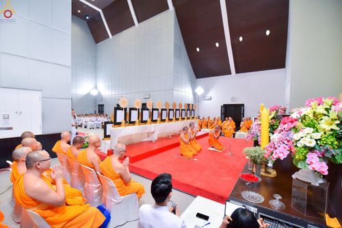 ภาพ No.230921:วันอังคารที่ 1 กรกฎาคม พ.ศ. 2568 ผู้ว่าราชการจังหวัดปทุมธานี เป็นประธานพิธีต้อนรับ สัญญาบัตร พัดยศ พระครูสัญญาบัตรสายต่างประเทศ วัดพระธรรมกาย ประจำปี พ.ศ. 2568 จำนวน 19 รูป