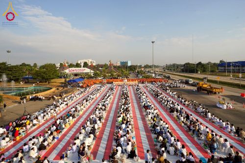 ภาพ No.276899:วันเสาร์ที่ 6 ธันวาคม พ.ศ. 2568 พิธีตักบาตรพระ 1,000 รูป อุทิศถวายพระราชกุศลสมเด็จพระนางเจ้าสิริกิติ์ พระบรมราชินีนาถ พระบรมราชชนนี พันปีหลวง และ ทำบุญเมืองลำปาง ครบรอบ 1,345 ปี ณ ลานพระบรมราชานุสาวรีย์สมเด็จพระนเรศวรมหาราชนครลำปาง อ.เกาะคา จ.ลำปาง