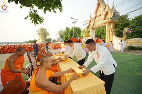 ภาพ No.135379:โครงการตักบาตรข้าวสารอาหารแห้งพระภิกษุสามเณร ๑,๐๐๐ รูป วันอังคารที่ ๙ เมษายน พ.ศ.๒๕๖๗ ณ ถนนหน้าที่ว่าการอำเภอคลองขลุง (เส้นเลียบแม่น้ำปิง) ตำบลคลองขลุง อำเภอคลองขลุง จังหวัดกำแพงเพชร
