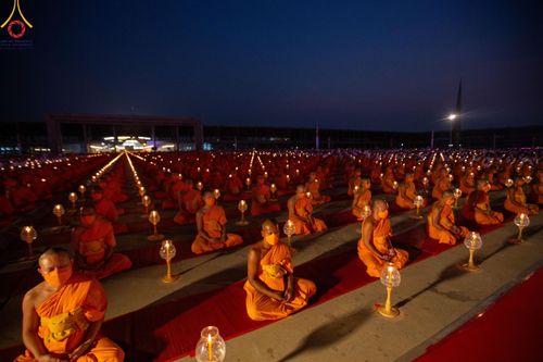 ภาพ No.122204:พิธีจุดประทีปถวายเป็นพุทธบูชา และบูชาธรรมมหาปูชนียาจารย์ พระมงคลเทพมุนี(สด จนฺทสโร) ในโครงการธรรมยาตรา กตัญญูบูชา มหาปูชนียาจารย์ พระมงคลเทพมุนี(สด จนฺทสโร) พระผู้ปราบมาร อนุสรณ์สถาน 7 แห่ง ปีที่ 12 วันที่ 31 มกราคม พ.ศ. 2567 ณ วัดพระธรรมกาย จ.ปทุมธานี (
