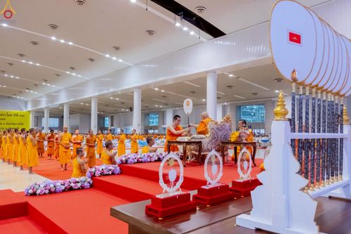 ภาพ No.236199:วันที่ 3 สิงหาคม พ.ศ. 2568 พิธีมุทิตาสักการะพระภิกษุ ผู้สอบได้เปรียญธรรม 9 ประโยค ระดับโลก ปีที่ 37, พิธีมอบโล่และทุนการศึกษา สำนักเรียนบาลีดีเด่นทั่วประเทศ ณ ห้องแก้วสารพัดนึก 1 วัดพระธรรมกาย