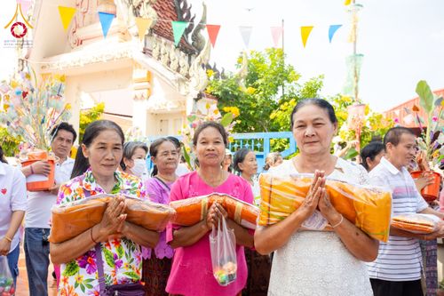 ภาพ No.171691:พิธีทอดกฐิน ณ วัดมหาโพธิ์ จ.ลพบุรี ในโครงการกฐินสามัคคีทั่วไทย 30,000 วัด บูชาธรรม 80 ปี หลวงพ่อธัมมชโย โดยคณะศิษยานุศิษย์วัดพระธรรมกาย วันที่ 27 ตุลาคม พ.ศ. 2567