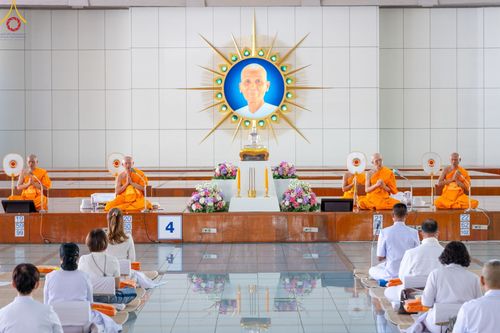 ภาพ No.104503:พิธีบุพเปตพลี ครั้งที่ 145 อุทิศบุญแด่หมู่ญาติที่ล่วงลับไปแล้ว และสืบทอดอายุพระพุทธศาสนา วันพุธที่ 27 ธันวาคม พ.ศ. 2566 (วันพระขึ้น 15 ค่ำ เดือน 12 ) ณ หอฉันคุณยายอาจารย์ฯ วัดพระธรรมกาย