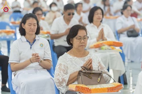 ภาพ No.245100:วันพุธที่ 10 กันยายน พ.ศ. 2568 พิธีถวายภัตตาหารเมนูสวรรค์ เนื่องในวันครบ 25 ปี วันละสังขารคุณยายอาจารย์มหารัตนอุบาสิกาจันทร์ ขนนกยูง ณ หอฉันคุณยายอาจารย์ฯ วัดพระธรรมกาย