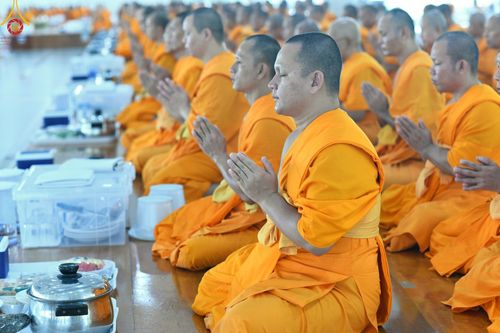 ภาพ No.165763:พิธีถวายภัตตาหารเมนูสวรรค์ วันที่ 26 ตุลาคม พ.ศ. 2567 ณ หอฉันคุณยายอาจารย์ฯ วัดพระธรรมกาย