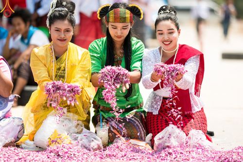 ภาพ No.128987:พระธรรมยาตราเดินธรรมยาตรา ณ ชุมชนรอบศูนย์ปฏิบัติธรรมภาคใต้ อ.บางกล่ำ จ.สงขลา วันที่ 10 มีนาคม พ.ศ. 2567