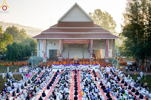 ภาพ No.103825:พิธีตักบาตรพระ 1,000 รูป ครั้งที่ 7 ถวายเป็นพุทธบูชา เพื่อช่วยเหลือคณะสงฆ์ 323 วัด 4 จังหวัดชายแดนภาคใต้ และถวายแด่คณะสงฆ์จังหวัดพิษณุโลก ณ ลานธรรมธุดงคสถานพิษณุโลก อ.วังทอง จ.พิษณุโลก วันที่ 24 ธันวาคม พ.ศ. 2566