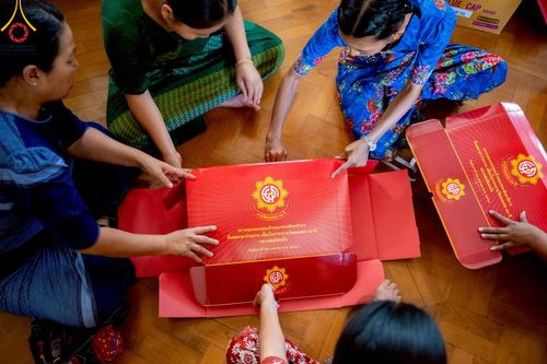 ภาพ No.220022:วันจันทร์ที่ 14 เมษายน พ.ศ. 2568 พระครูสิทธิรัตนวิเทศ ผู้ช่วยเจ้าอาวาสวัดพระธรรมกาย พร้อมด้วยผู้แทนมูลนิธิธรรมกาย และศิษยานุศิษย์หลวงพ่อธัมมชโย ออกเดินทางไปยังพื้นที่เมืองมัณฑะเลย์ สาธารณรัฐแห่งสหภาพเมียนมา โดยได้รับความเมตตาประสานงานเจ้าหน้าที่ภาครัฐจาก