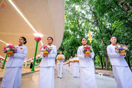 ภาพ No.228843:วันเสาร์ที่ 14 มิถุนายน พ.ศ. 2568 พิธีเวียนประทักษิณ , พิธีขอขมารับผ้าไตร ในโครงการบรรพชาอุปสมบทหมู่ ผู้บริหารรุ่นที่ 15 และ อุดมศึกษา รุ่นที่ 52 ณ โบสถ์พระไตรปิฎก วัดพระธรรมกาย