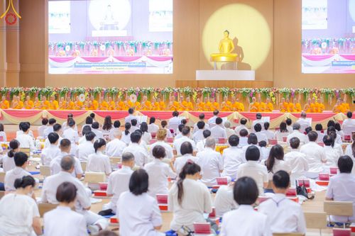 ภาพ No.138785:พิธีถวายกองทุนสนับสนุน การสร้างพระไตรปิฎกฉบับธรรมชัย และอนุรักษ์คัมภีร์ใบลาน น้อมบูชาธรรมหลวงพ่อธัมมชโย 80 ปี ณ ห้องแก้วสารพัดนึก 2 วัดพระธรรมกาย วันเสาร์ที่ 1 มิถุนายน พศ. 2567