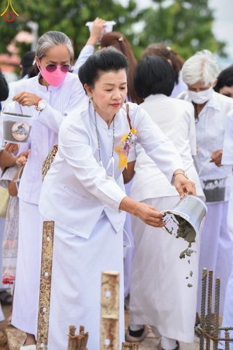 ภาพ No.87632:พิธีสวดพุทธมนต์วันละสังขาร คุณยายอาจารย์ มหารัตนอุบาสิกาจันทร์ ขนนกยูง และพิธีเทคอนกรีตฐานราก อาคาร 80 ปี หลวงพ่อธัมมชโย ณ ศูนย์ปฏิบัติธรรมวิหารแดง ต.เจริญธรรม อ.วิหารแดง จ.สระบุรี วันที่ 10 กันยายน พ.ศ. 2566