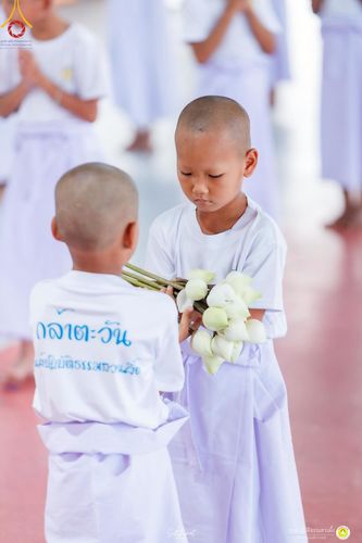 ภาพ No.215937:วันพฤหัสบดีที่ 3 เมษายน พ.ศ. 2568 พิธีบรรพชาสามเณร ภาคฤดูร้อน รุ่นที่ 15  บูชาธรรมหลวงพ่อธัมมชโย 81 ปี 81 รูป ณ ศูนย์ปฏิบัติธรรมสวนผึ้ง จ.ราชบุรี