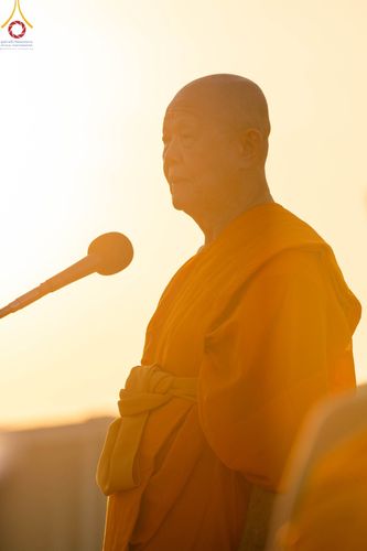 ภาพ No.102260:พระธรรมทายาทในโครงการอุปสมบทหมู่ บูชาธรรมมหาปูชนียาจารย์ ร่วมปฏิบัติธรรม ถ่ายภาพหมู่ประวัติศาสตร์ และรับฟังโอวาทจากหลวงพ่อทัตตชีโว ณ ลานธรรม พระมหาธรรมกายเจดีย์ วัดพระธรรมกาย วันที่ 15 ธันวาคม พ.ศ. 2566