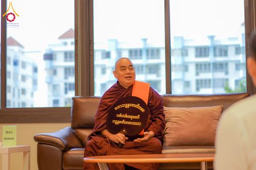 ภาพ No.327665:วันที่ 1-6 พฤษภาคม พ.ศ.2569 ต้อนรับชาวต่างชาติ พระภิกษุ คณะชาวเมียนมาร์  อุบาสิกาชาวอินเดีย เยี่ยมชมวัดพระธรรมกายและสักการะพระมหาธรรมกายเจดีย์