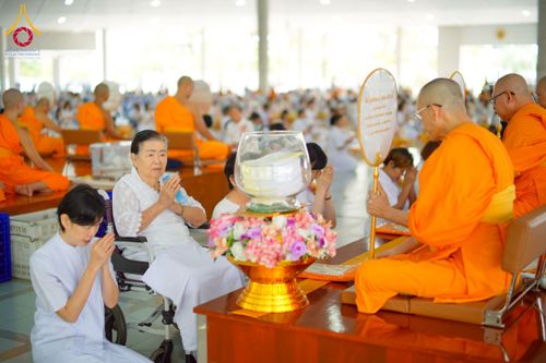 ภาพ No.276443:วันศุกร์ที่ 5 ธันวาคม พ.ศ. 2568 (วันพระ ขึ้น 15 ค่ำ เดือน 1) พิธีบุพเปตพลี ครั้งที่ 175 ร่วมอุทิศบุญแด่หมู่ญาติที่ล่วงลับไปแล้ว และสืบทอดอายุพระพุทธศาสนา ณ หอฉันคุณยายอาจารย์ฯ วัดพระธรรมกาย