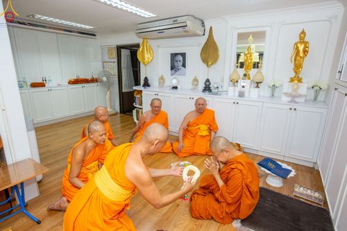 ภาพ No.84955:พิธีทำสามีจิกรรมและรับฟังโอวาท จากพระผู้ใหญ่ พระมหาเถระ พระสังฆาธิการ เนื่องในเทศกาลเข้าพรรษา ของคณะสงฆ์วัดพระธรรมกาย นำโดยหลวงพ่อทัตตชีโว วันที่ 3 สิงหาคม พ.ศ. 2566