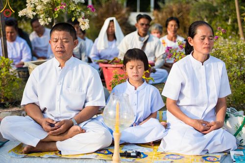 ภาพ No.194812:พิธีจุดประทีปถวายเป็นพุทธบูชา และบูชาธรรมมหาปูชนียาจารย์ ณ วัดสองพี่น้อง ต.ต้นตาล อ.สองพี่น้อง จ.สุพรรณบุรี ในโครงการธรรมยาตรา กตัญญูบูชา มหาปูชนียาจารย์ พระมงคลเทพมุนี(สด จนฺทสโร) พระผู้ปราบมาร อนุสรณ์สถาน 7 แห่ง ปีที่ 13 วันที่ 14 มกราคม พ.ศ. 2568