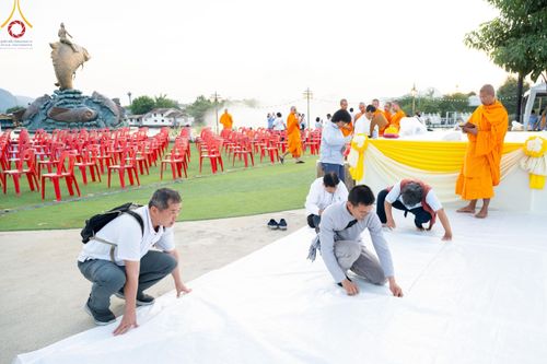 ภาพ No.185558:V.47 เบื้องหลังของเบื้องหน้า งานตักบาตรพระ 10,000 รูป ณ จ.กาญจนบุรี วันที่ 20-21 ธันวาคม พ.ศ. 2567