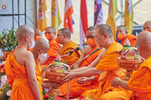 ภาพ No.67987:พิธีบรรพชาสามเณรธรรมทายาท ณ บรมพุทโธ ประเทศอินโดนีเซีย วันที่ 17 ธันวาคม พ.ศ. 2565