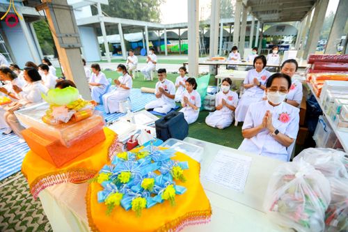 ภาพ No.110989:พิธีถวายภัตตาหารเป็นสังฆทาน แด่คณะพระธรรมยาตราฯ ในโครงการธรรมยาตรา กตัญญูบูชา มหาปูชนียาจารย์ พระมงคลเทพมุนี(สด จนฺทสโร) พระผู้ปราบมาร อนุสรณ์สถาน 7 แห่ง ปีที่ 12 วันที่ 13 มกราคม พ.ศ. 2567 ณ อนุสรณ์สถานมหาวิหารพระมงคลเทพมุนี  (โลตัสแลนด์) อ.สองพี่น้อง จ