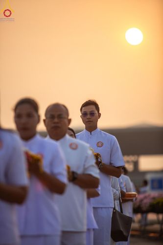 ภาพ No.133702:พิธีเวียนประทักษิณและพิธีวันทาเจดีย์ โครงการบรรพชาสามเณร ฟื้นฟูพระพุทธศาสนาทั่วไทย ณ วัดพระธรรมกาย วันเสาร์ที่ 6 เมษายน พ.ศ. 2567