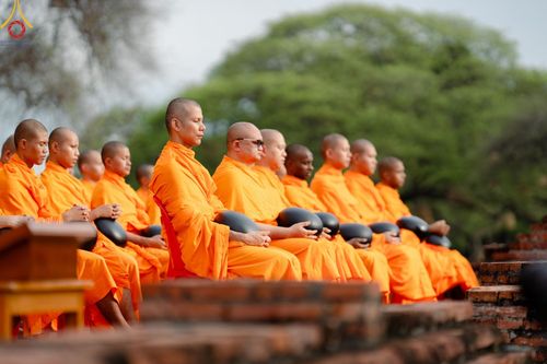 ภาพ No.138510:พิธีตักบาตร วัดราชบูรณะ จ.พระนครศรีอยุธยา วันที่ 25 พฤษภาคม พ.ศ.2567