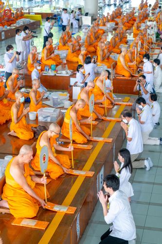 ภาพ No.91535:พิธีบุพเปตพลี ครั้งที่ 142 ร่วมอุทิศบุญแด่หมู่ญาติที่ล่วงลับไปแล้ว และสืบทอดอายุพระพุทธศาสนา วันอาทิตย์ที่ 29 ตุลาคม พ.ศ. 2566 (วันพระขึ้น 15 ค่ำ เดือน 11) ณ หอฉันคุณยายอาจารย์ฯ วัดพระธรรมกาย