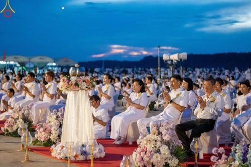 ภาพ No.91641:พิธีทอดผ้าป่า สร้างลานเอนกประสงค์พญานาค 4 ตระกูล จุดประทีปโคมลาน ถวายเป็นพุทธบูชา  สร้างความสว่างไสวให้กับแผ่นดินด้วยแสงธรรม วันอาทิตย์ที่ 29 ตุลาคม พ.ศ. 2566 ณ พุทธอุทยานนานาชาติ จังหวัดหนองคาย