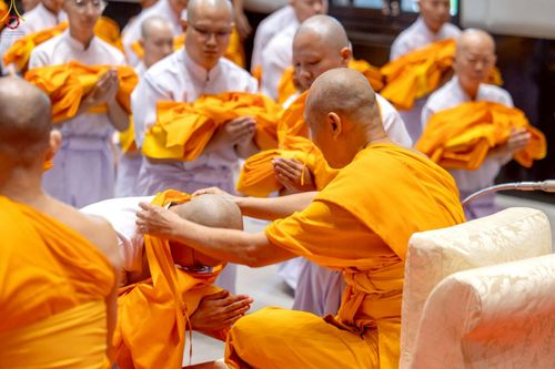 ภาพ No.229134:วันเสาร์ที่ 14 มิถุนายน พ.ศ. 2568 พิธีบรรพชา , พิธีถวายบาตร , พิธีอุปสมบท ในโครงการบรรพชาอุปสมบทหมู่ ผู้บริหารรุ่นที่ 15 และ อุดมศึกษา รุ่นที่ 52 ณ โบสถ์พระไตรปิฎก วัดพระธรรมกาย