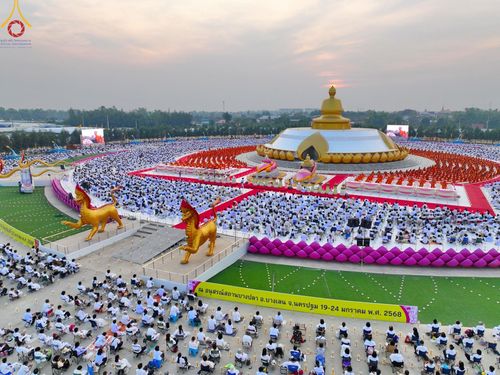 ภาพ No.200591:พิธีจุดประทีปถวายเป็นพุทธบูชา และบูชาธรรมมหาปูชนียาจารย์ ณ อนุสรณ์สถานบางปลา วัดบางปลา อำเภอบางเลน จังหวัดนครปฐม ในโครงการธรรมยาตรา กตัญญูบูชา มหาปูชนียาจารย์ พระมงคลเทพมุนี(สด จนฺทสโร) พระผู้ปราบมาร อนุสรณ์สถาน 7 แห่ง ปีที่ 13 วันที่ 23 มกราคม พ.ศ. 2568