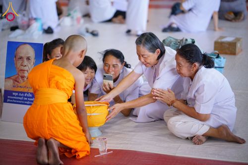 ภาพ No.134962:พิธีถวายบาตรแด่นาคธรรมทายาท ในโครงการบรรพชาสามเณรฟื้นฟูพระพุทธศาสนาทั่วไทย ณ สภาธรรมกายสากล วัดพระธรรมกาย จ.ปทุมธานี วันเสาร์ที่ 6 เมษายน พ.ศ. 2567