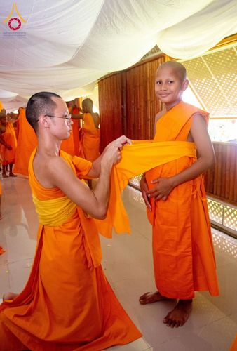 ภาพ No.58546:โครงการบรรพชาสามเณร ภาคฤดูร้อน เฉลิมพระเกียรติพระบาทสมเด็จพระเจ้าอยู่หัว เนื่องในโอกาส พระราชพิธีมหามงคลเฉลิมพระชนมพรรษา 6 รอบ 28 กรกฎาคม พ.ศ. 2567 ระหว่างวันที่ 20 เมษายน ถึง 6 พฤษภาคม 2567 ณ วัดกลางธนรินทร์ (ธรรมอุทยานบ้านแป้ง)