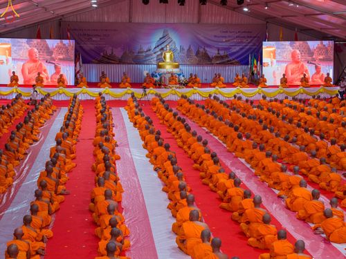 ภาพ No.103242:พิธีบรรพชา พิธีขอศีลและนิสัย ธรรมทายาทชาวอินโดนีเซียกว่า 1,000 คน ณ มหาเจดีย์บุโรพุทโธ ประเทศอินโดนีเซีย ในวันที่ 19 ธันวาคม พ.ศ. 2566