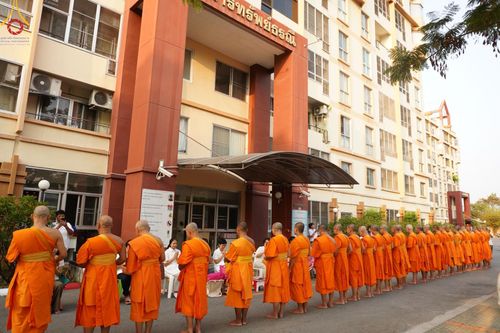 ภาพ No.136029:พระธรรมทายาท โครงการบวชพระนานาชาติ AEC & WAB ผู้บริหารรุ่นที่ 2 บิณฑบาต ณ หอฉันคุณยายอาจารย์ฯ เมืองแก้วมณี หมู่บ้านแก้วพุทธรักษา วันที่ 28 เมษายน พ.ศ. 2567