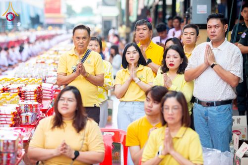 ภาพ No.180273:พิธีทำบุญตักบาตร ข้าวสารอาหารแห้ง แด่คณะสงฆ์ 99 รูป เนื่องในวันพ่อแห่งชาติ ปีที่ 50 ณ ศูนย์การค้าตลาดรังสิต ซ.รังสิต-ปทุมธานี 5 วันที่ 5 ธันวาคม พ.ศ. 2567