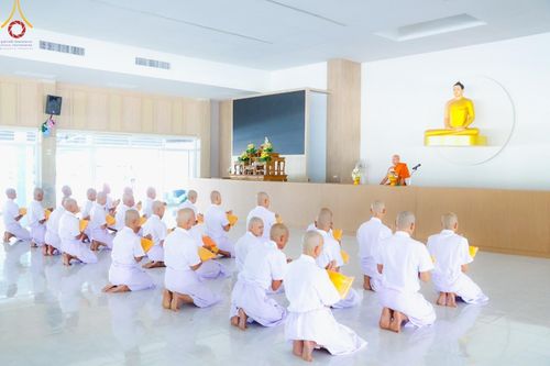 ภาพ No.186441:พิธีตัดปอย ปลงผม เวียนประทักษิณ  มอบบาตรผ้าไตร ขอขมาผู้ปกครอง และพิธีบรรพชาอุปสมบท  โครงการอุปสมบทหมู่บูชาธรรมมหาปูชนียาจารย์  ประจำปี 2567 ณ ศูนย์ปฏิบัติธรรมภาคใต้และวัดคงคาเลียบ อ.บางกล่ำ จ.สงขลา วันอาทิตย์ที่ 8 ธันวาคม พ.ศ. 2567